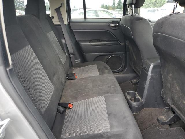 1C4NJRBB1FD257109 - 2015 JEEP PATRIOT SPORT 银色 照片 11