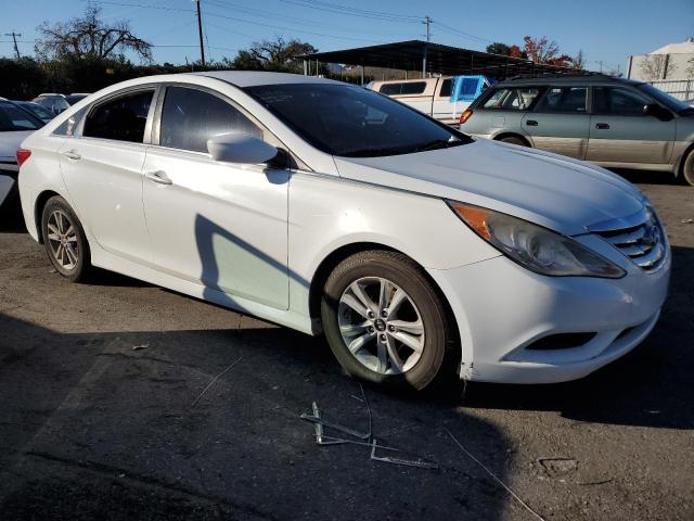 5NPEB4AC5EH852807 - 2014 HYUNDAI SONATA GLS WHITE photo 4