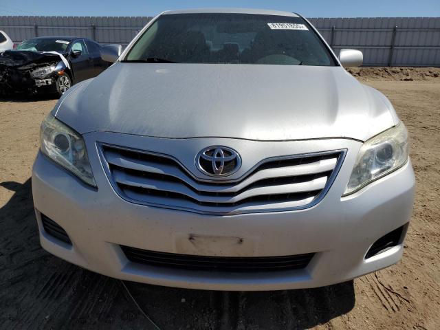 4T1BF3EK6BU757334 - 2011 TOYOTA CAMRY BASE SILVER photo 5