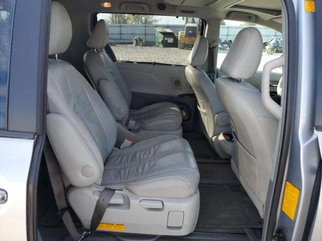 5TDDK3DC7BS012731 - 2011 TOYOTA SIENNA XLE Silber Foto 11