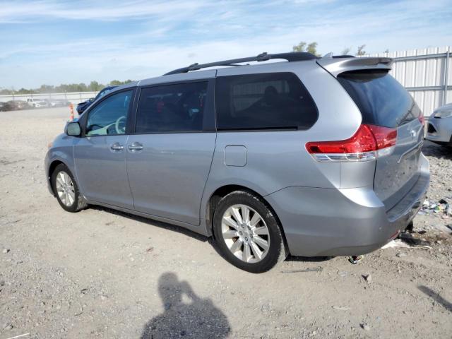 5TDDK3DC7BS012731 - 2011 TOYOTA SIENNA XLE Silber Foto 2