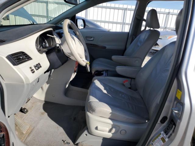 5TDDK3DC7BS012731 - 2011 TOYOTA SIENNA XLE Silber Foto 7