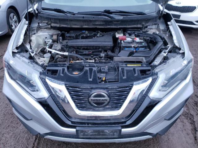 KNMAT2MV3JP555109 - 2018 NISSAN ROGUE S SILVER photo 11