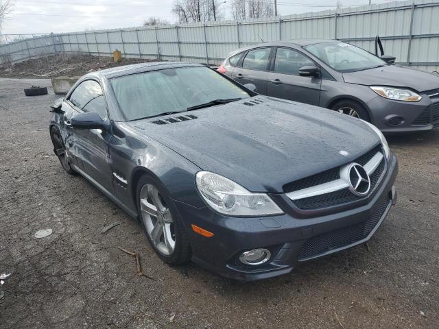 WDBSK7BA2BF163684 - 2011 MERCEDES-BENZ SL 550 GRAY photo 4