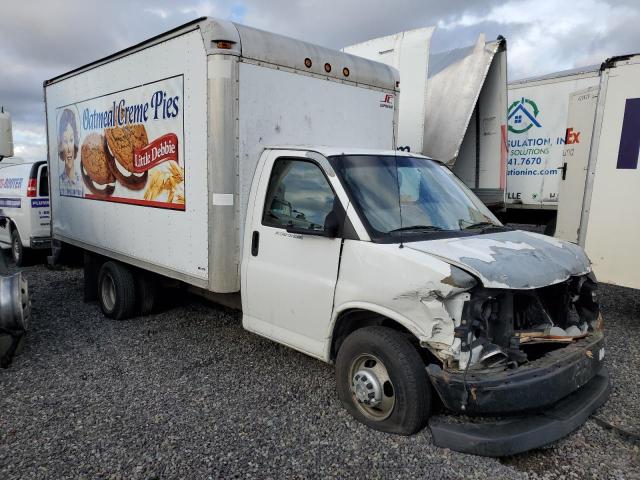 1GBJG31K091107305 - 2009 CHEVROLET EXPRESS G3 WHITE photo 4