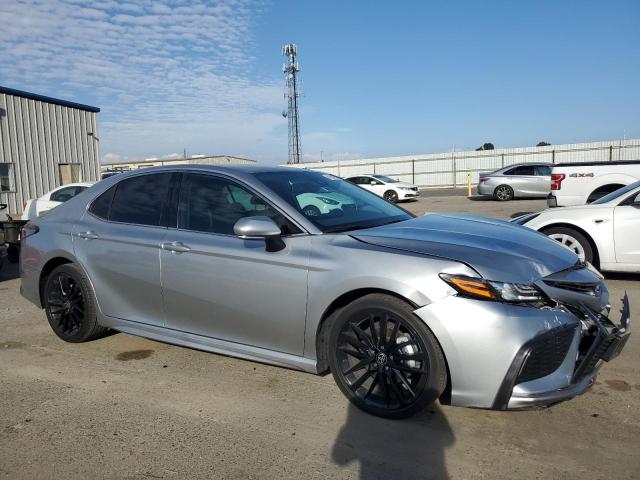 4T1K31AK1NU585687 - 2022 TOYOTA CAMRY XSE SILVER photo 4