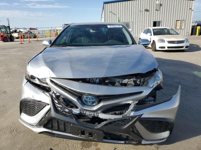 4T1K31AK1NU585687 - 2022 TOYOTA CAMRY XSE SILVER photo 5