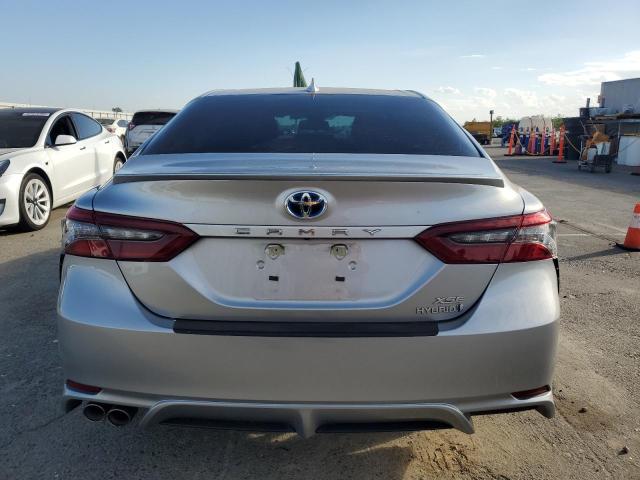 4T1K31AK1NU585687 - 2022 TOYOTA CAMRY XSE SILVER photo 6