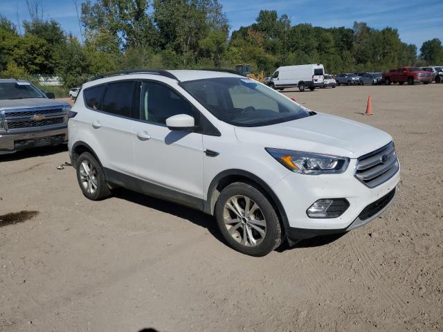 1FMCU9HD4JUC75504 - 2018 FORD ESCAPE SEL Beyaz fotoğraf 4