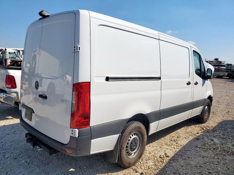 W1Y4NBHY9RP725699 - 2024 MERCEDES-BENZ SPRINTER 2500 WHITE photo 3
