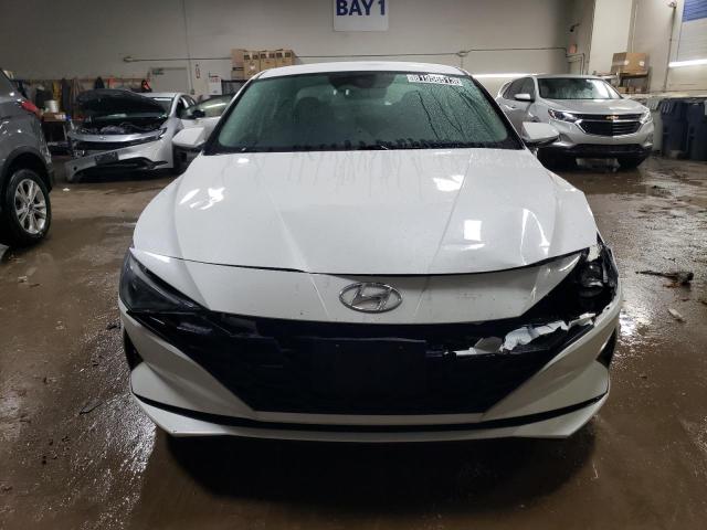 5NPLL4AG4MH042137 - 2021 HYUNDAI ELANTRA SE WHITE photo 5