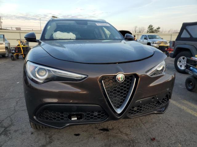 ZASPAKBN8K7C45713 - 2019 ALFA ROMEO STELVIO TI BROWN photo 5