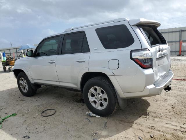 JTEBU5JR3H5439162 - 2017 TOYOTA 4RUNNER SR5/SR5 PREMIUM SILVER photo 2