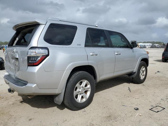 JTEBU5JR3H5439162 - 2017 TOYOTA 4RUNNER SR5/SR5 PREMIUM SILVER photo 3