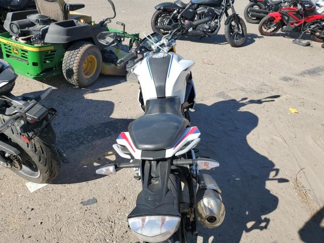 WB30G1100JR856335 - 2018 BMW G310 R WHITE photo 6