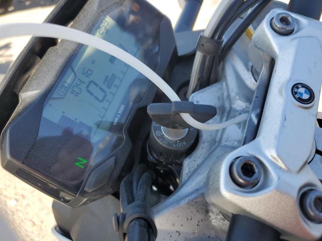 WB30G1100JR856335 - 2018 BMW G310 R WHITE photo 8