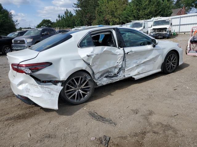 4T1F11AK2PU086178 - 2023 TOYOTA CAMRY XLE WHITE photo 3