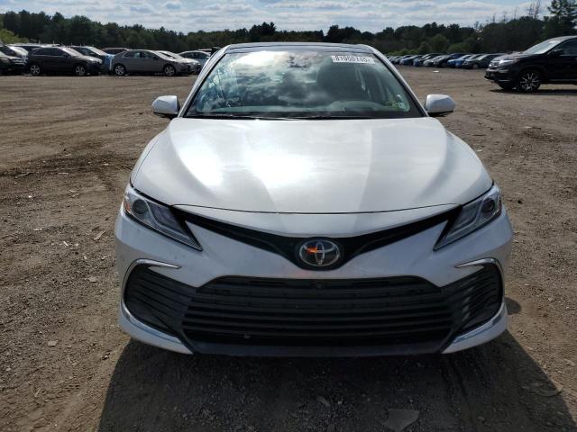4T1F11AK2PU086178 - 2023 TOYOTA CAMRY XLE WHITE photo 5