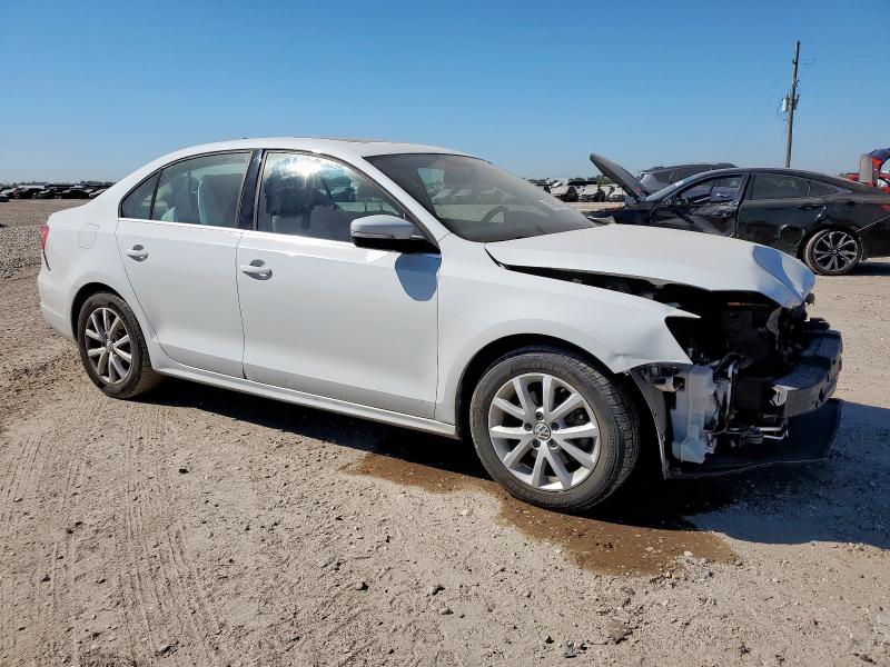 3VWD07AJ9EM437806 - 2014 VOLKSWAGEN JETTA SE WHITE photo 4