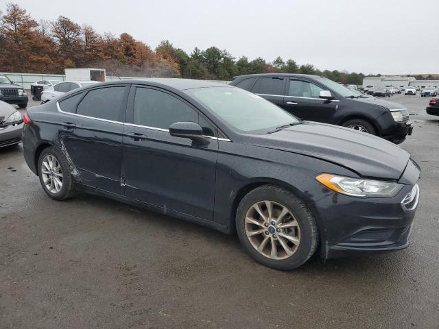 3FA6P0HD4HR305516 - 2017 FORD FUSION SE BLACK photo 4