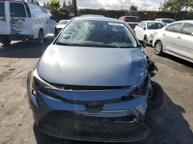 JTDEPRAEXLJ005110 - 2020 TOYOTA COROLLA LE Bleu photo 5