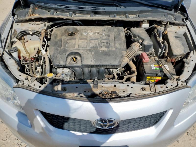 1NXBU4EE8AZ308502 - 2010 TOYOTA COROLLA BASE Сріблястий фото 11