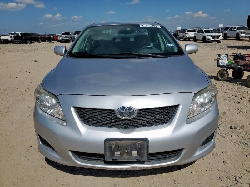 1NXBU4EE8AZ308502 - 2010 TOYOTA COROLLA BASE Сріблястий фото 5