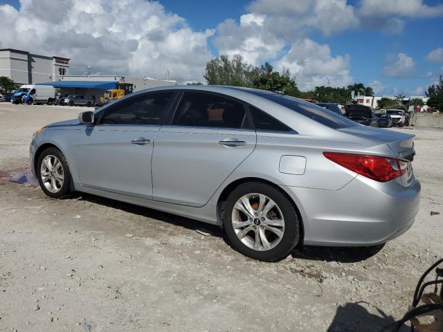 5NPEC4AC8CH354479 - 2012 HYUNDAI SONATA SE Argent photo 2