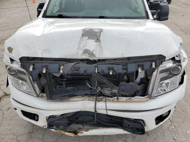 1N6AA1E60HN535653 - 2017 NISSAN TITAN SV WHITE photo 11