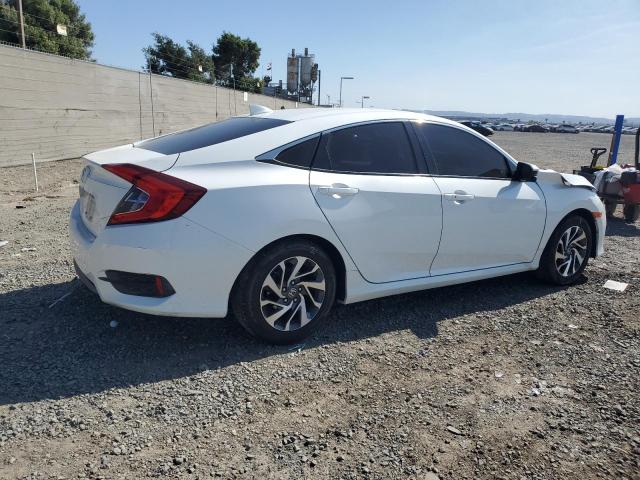 2HGFC2F79JH569381 - 2018 HONDA CIVIC EX თეთრი ფოტო 3
