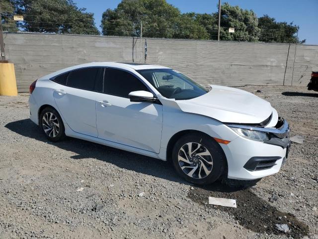 2HGFC2F79JH569381 - 2018 HONDA CIVIC EX თეთრი ფოტო 4