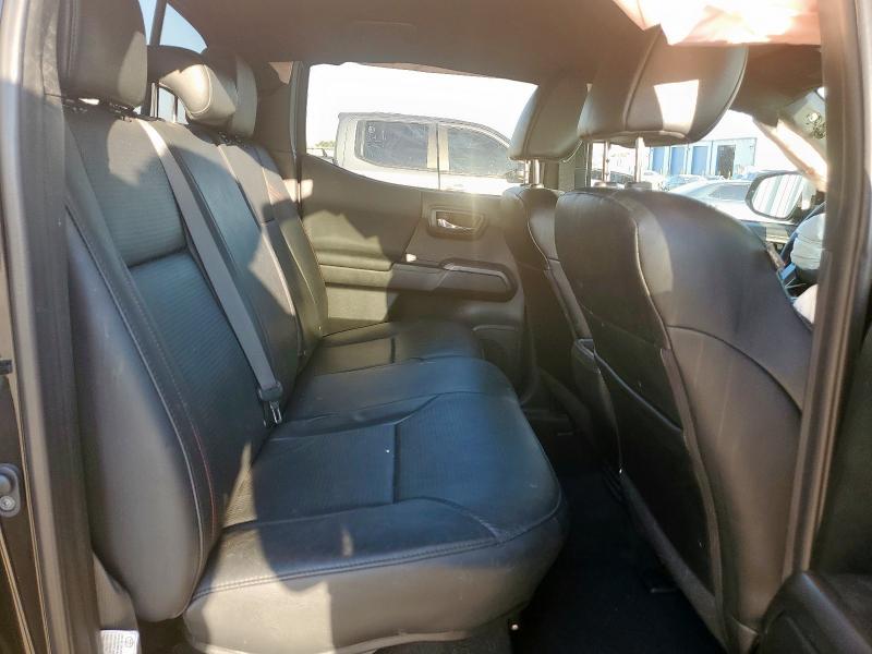 5TFCZ5AN0JX156137 - 2018 TOYOTA TACOMA DOUBLE CAB BLACK photo 10