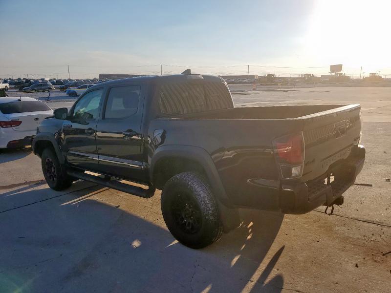 5TFCZ5AN0JX156137 - 2018 TOYOTA TACOMA DOUBLE CAB BLACK photo 2