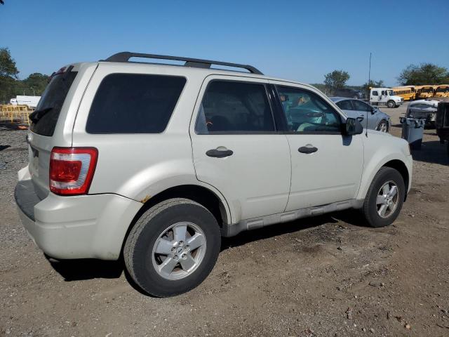 1FMCU03749KC30437 - 2009 FORD ESCAPE XLT BEIGE photo 3