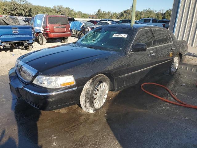 2004 LINCOLN TOWN CAR EXECUTIVE, 