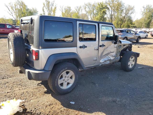1C4BJWDGXDL699545 - 2013 JEEP WRANGLER U SPORT Srebrny zdjęcie 3