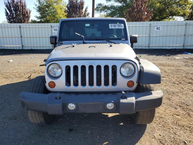 1C4BJWDGXDL699545 - 2013 JEEP WRANGLER U SPORT Srebrny zdjęcie 5