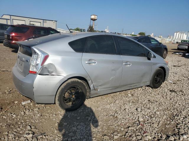 JTDKN3DU1E1774090 - 2014 TOYOTA PRIUS ვერცხლისფერი ფოტო 3