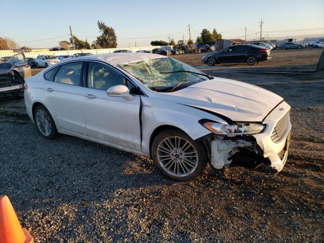 3FA6P0HD6GR115845 - 2016 FORD FUSION SE WHITE photo 4