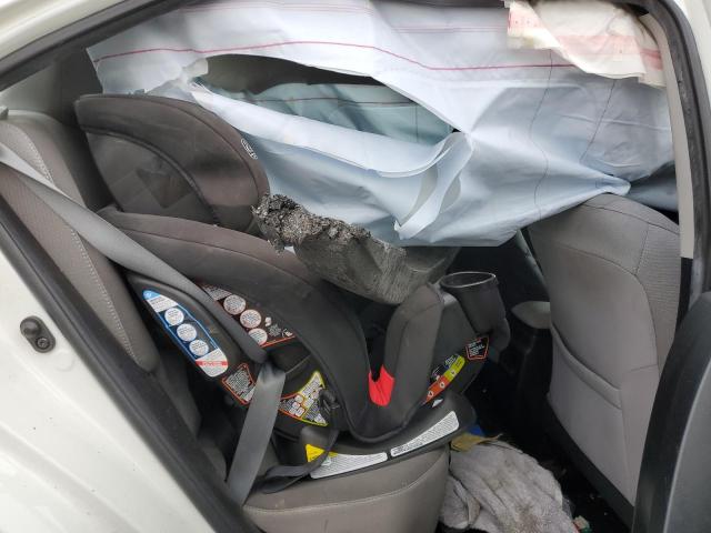 5YFBURHE1JP836408 - 2018 TOYOTA COROLLA L WHITE photo 10