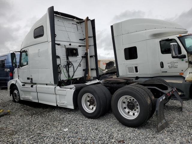 4V4NC9EG7HN983334 - 2017 VOLVO VNL64T670 VNL WHITE photo 3