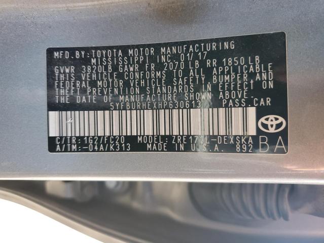 5YFBURHEXHP630613 - 2017 TOYOTA COROLLA L Grau Foto 12