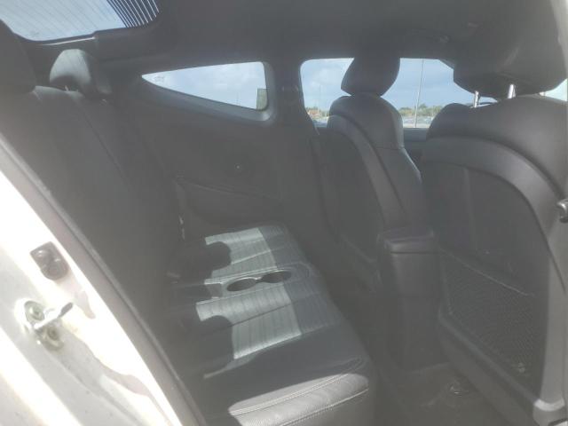 KMHTC6AE5GU271362 - 2016 HYUNDAI VELOSTER TURBO WHITE photo 10