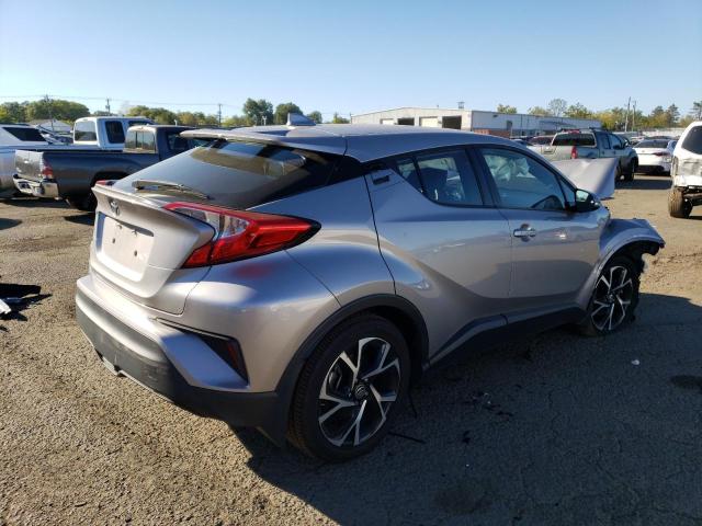 NMTKHMBX8LR111334 - 2020 TOYOTA C-HR XLE SILVER photo 3