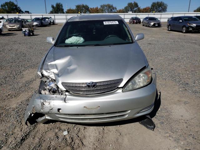 JTDBE32K820095405 - 2002 TOYOTA CAMRY LE ვერცხლისფერი ფოტო 5