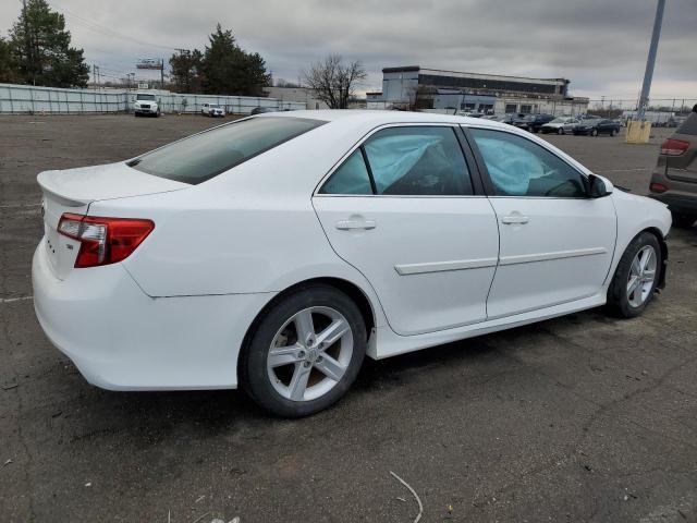 4T1BF1FK3EU831817 - 2014 TOYOTA CAMRY L WHITE photo 3