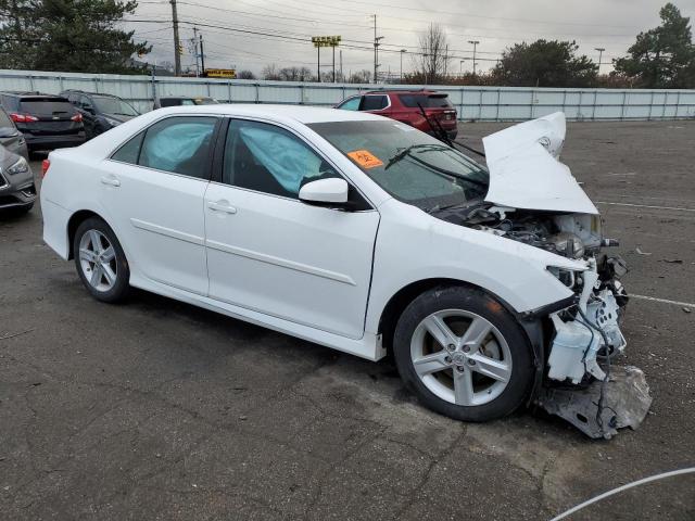 4T1BF1FK3EU831817 - 2014 TOYOTA CAMRY L WHITE photo 4