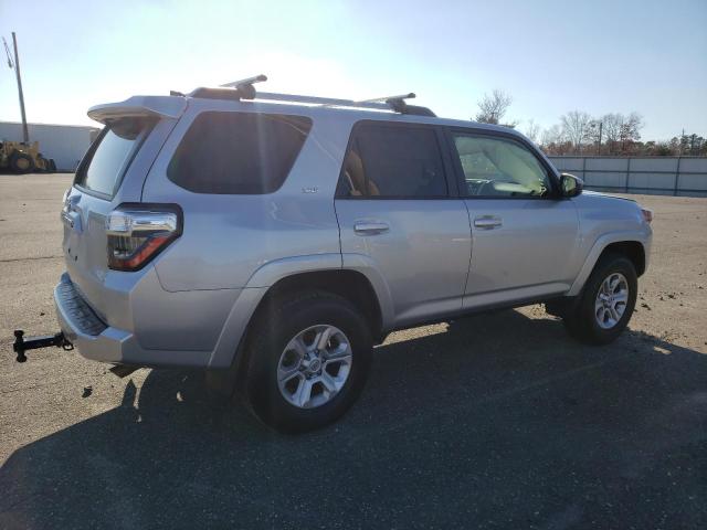 JTEMU5JR7M5906098 - 2021 TOYOTA 4RUNNER SR5/SR5 PREMIUM فضي صورة 3