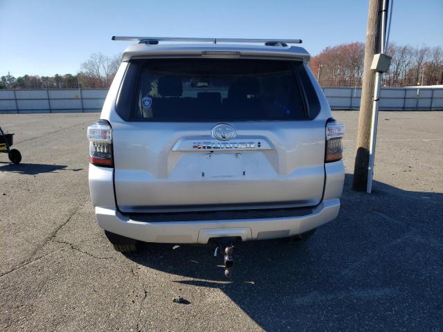 JTEMU5JR7M5906098 - 2021 TOYOTA 4RUNNER SR5/SR5 PREMIUM فضي صورة 6