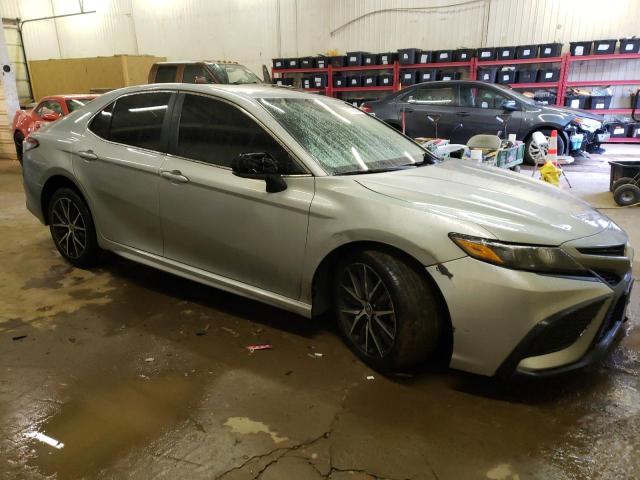 4T1G11AK9MU412784 - 2021 TOYOTA CAMRY SE SILVER photo 4